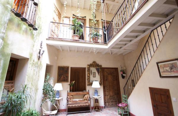Hostal Casa Del Buen Viaje Seville Exterior photo